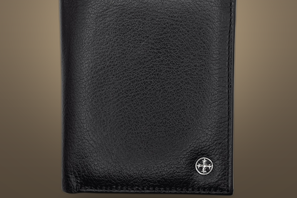 Bifold ou Vertical: Como Escolher a Carteira Masculina de Couro